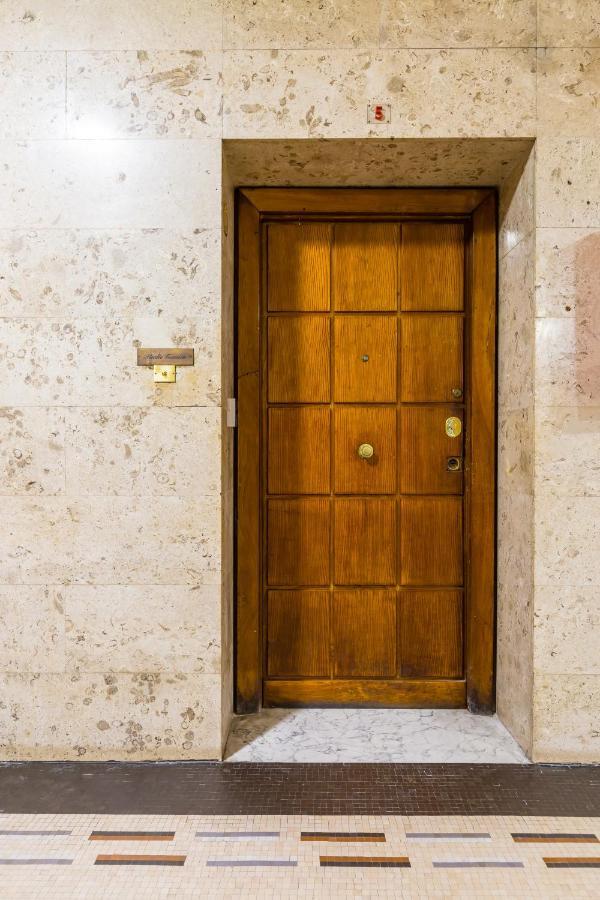 Piazza Municipio Apartments By Wonderful Italy Napoli Bagian luar foto